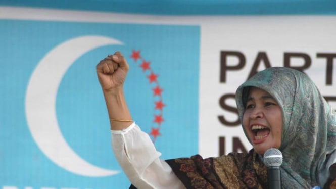 Liza Fitri, caleg Partai Suara Independen Rakyat Aceh (SIRA) berkampanye