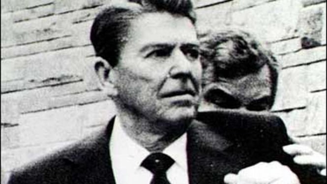 Presiden AS Ronald Reagan, dianggap sebagai orang yang paling bertanggung jawab atas tewasnya ratusan marinir AS di Beirut.