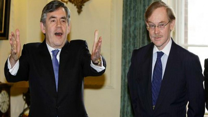 PM Inggris, Gordon Brown (kiri), dan Presiden Bank Dunia, Robert Zoellick