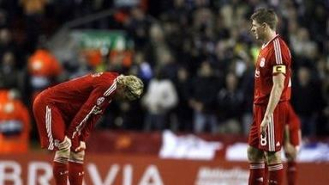 Fernando Torres (kiri) dan Steven Gerrard