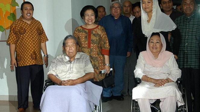 Megawati dan Taufik Kiemas besuk Gusdur