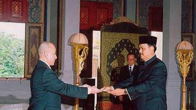 Raja Kamboja, Norodom Sihamoni, dan Dubes Indonesia, I Gede Ngurah Swajaya