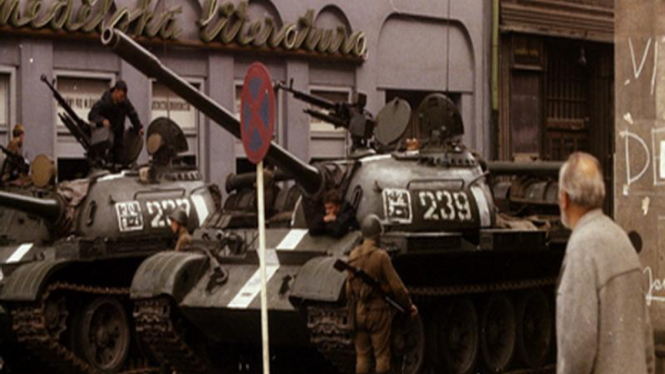 Tank-tank Uni Soviet di Cekoslovakia 1968