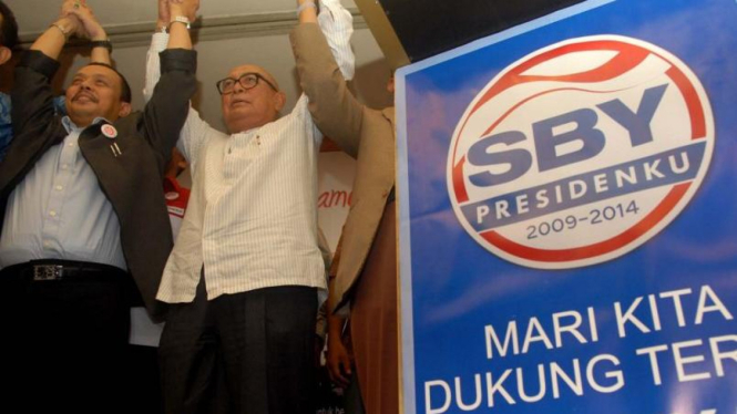 Jusuf Rizal (kiri) & Soeripto resmikan President Center mendukung SBY