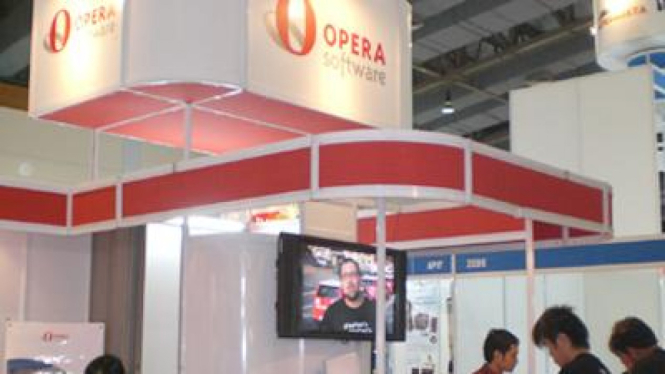 Booth Opera Software pada pameran di JCC