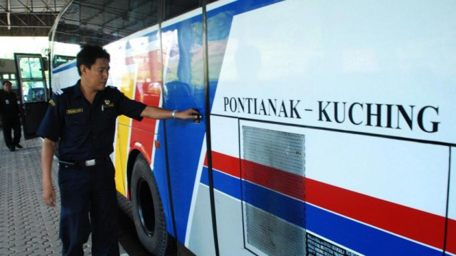 Bus antarnegara Malaysia-Indonesia di Entikong