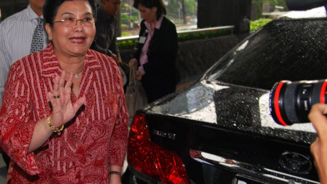 Menkes Siti Fadila Supari Rapat dengan KPK