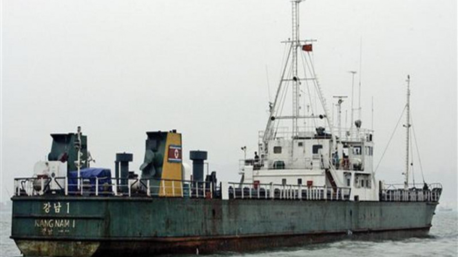 Kapal Korut, Kang Nam I, saat  di perairan Hong Kong 