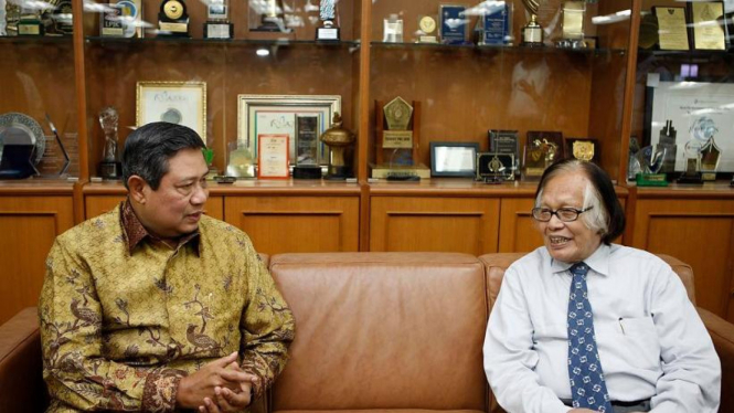 SBY dan pemilik Kompas Gramedia Jakob Oetama beberapa waktu lalu (foto ilustrasi)
