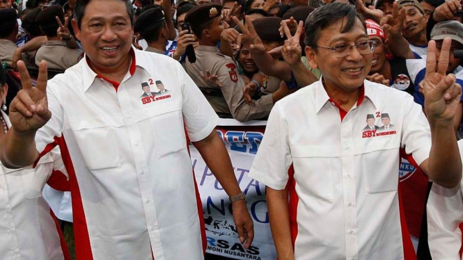 Susilo Bambang Yudhoyono (SBY) dan Boediono di kampanye akbar