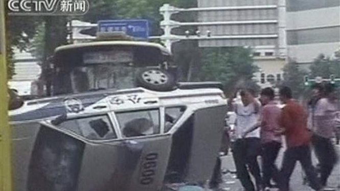 Kerusuhan di Urumqi, ibukota Kawasan Otonomi  Xinjiang Uygur, China 