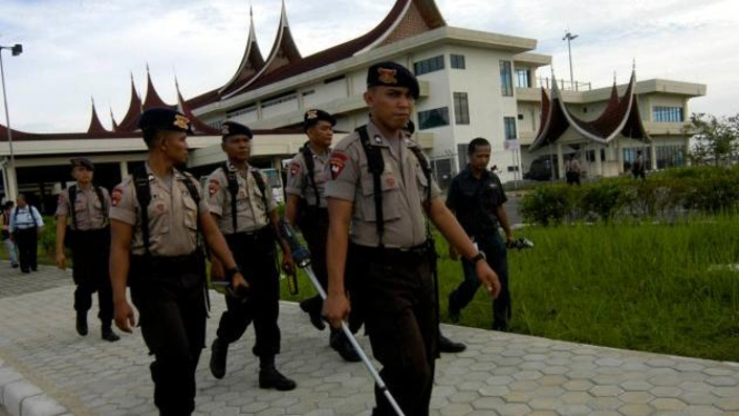 Bandara Internasional Minangkabau disisir polisi