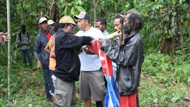 Penurunan bendera Bintang Kejora milik OPM di Papua beberapa waktu silam.