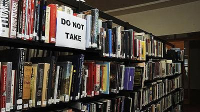 Cushing Academy mengenyahkan 20 ribu koleksi buku dari perpustakaannya.