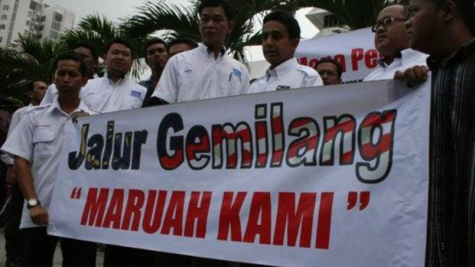Pemuda UMNO Malaysia demo Kedubes Indonesia
