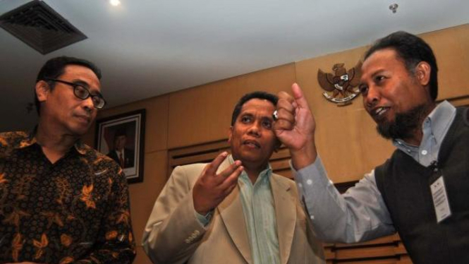 Advokat pembela KPK, Iskandar Sonhaji, Luhut MP & Bambang Widjojanto