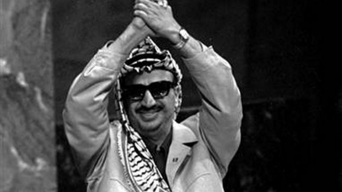 Yasser Arafat usai berpidato di Sidang PBB, 13 November 1974