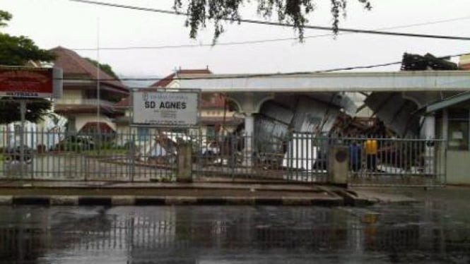 Sekolah Dasar (SD) Agnes, Padang, rusak berat akibat gempa
