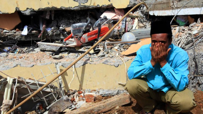 Gempa di Kota Padang : Puing Bangunan