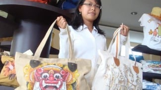 Baju Barong, Salah Satu Oleh-oleh Khas Bali yang Wajib Dibawa Pulang