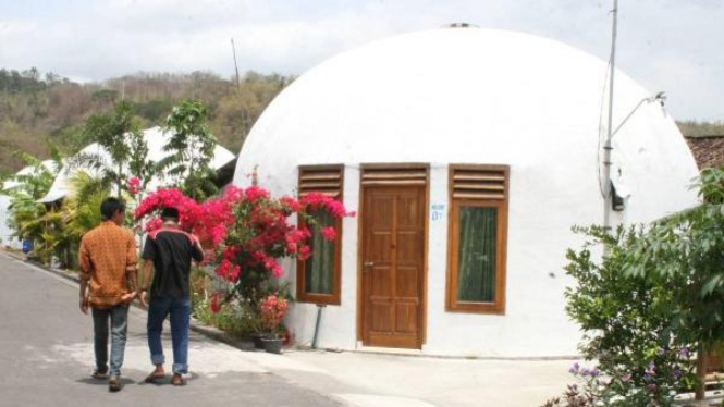 Rumah dome, rumah tahan gempa bumi bantuan Amerika Serikat di Sleman, DIY.