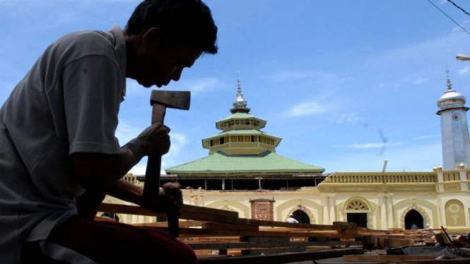 Masjid Raya Ganting, Padang, diperbaiki setelah dirusak gempa