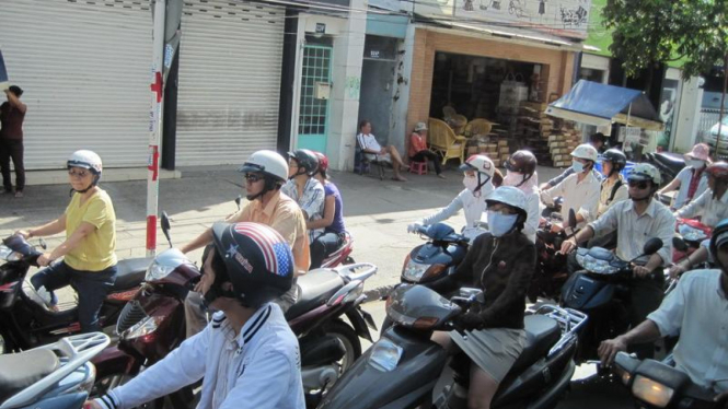 Para pengendara sepeda motor di Kota Ho Chi Minh, Vietnam