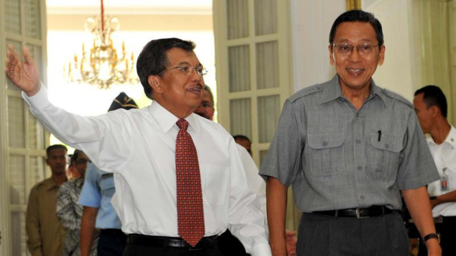 Jusuf Kalla dan Boediono di Istana Wapres