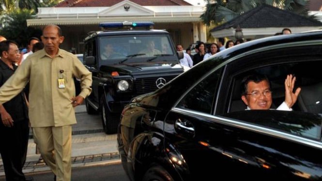 Jusuf Kalla meninggalkan kantor Wapres di hari terakhir bekerja