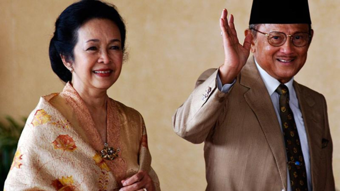 Presiden ketiga RI, BJ Habibie dan sang istri, Ainun.