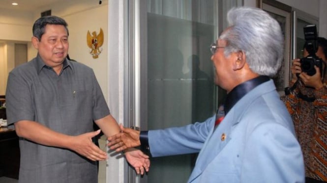 Adnan Buyung Nasution dan Susilo Bambang Yudhoyono (SBY)