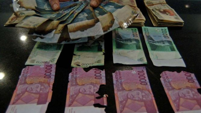 uang rusak ditukarkan masyarakat ke Bank Indonesia.