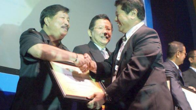 Wakil Ketua Umum Kamar Dagang dan Industri (Kadin) Bidang Industri, Johnny Darmawan (kiri). 