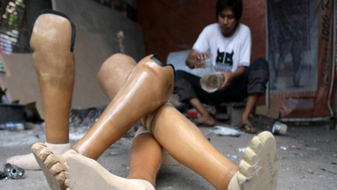 Pembuatan kaki palsu di Mojokerto, Jawa Timur