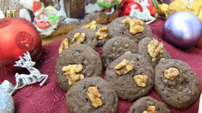 Walnut Ginger Chocolate Cookies