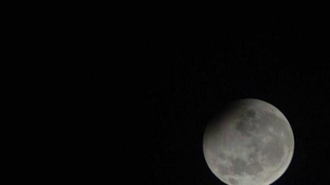 Gerhana bulan sebagian dini hari 1 Januari 2010