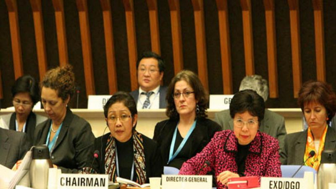 Menkes Endang Sedyaningsih memimpin rapat bersama Dirjen WHO, Margaret Chan