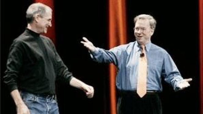 CEO Apple Steve Jobs dan CEO Google Eric Schmidt