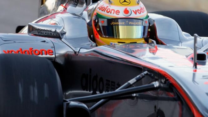 Berlatih di Spanyol : Lewis Hamilton