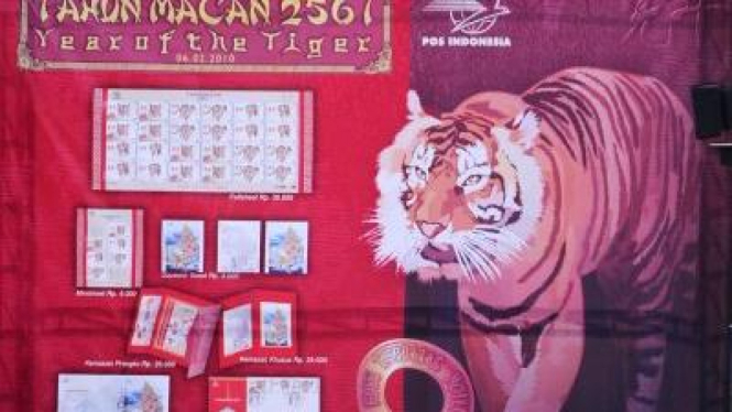 baliho bergambar perangko terbaru PT Pos Indonesia bertema Tahun Macan