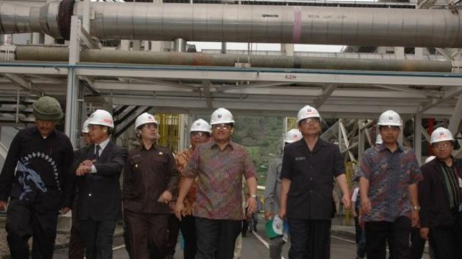 Gubernur Jawa Barat di pembangkit listrik geothermal Gunung Derajat