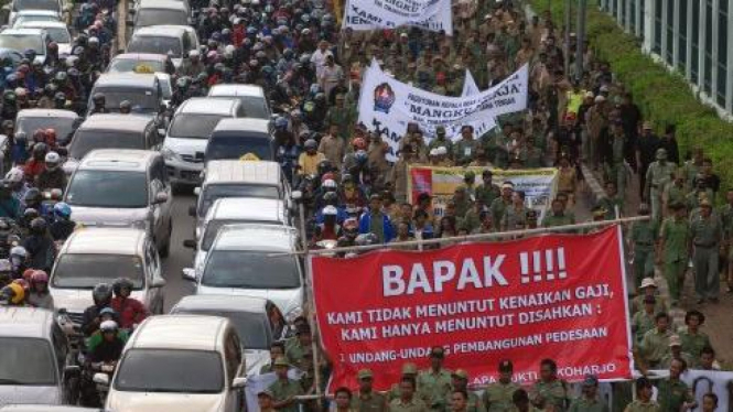 Demonstrasi Persatuan Rakyat Desa (Parade) Nusantara di gedung DPR/MPR