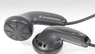 Memakai Earphones Bisa Memecah Konsentrasi