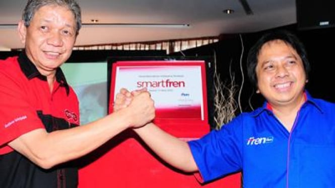 Peresmian penggunaan merek SmartFren oleh Smart Telecom dan Mobile-8