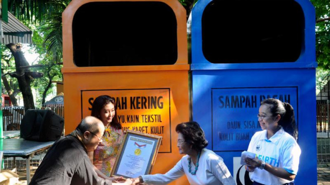 Replika Tempat Sampah Terbesar