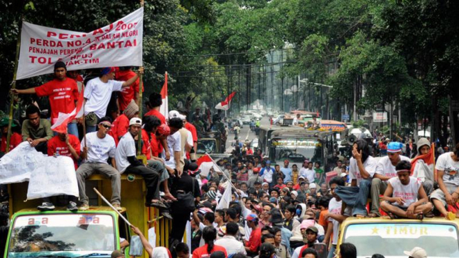 Aksi Unjuk Rasa Pedagang Unggas di DPRD