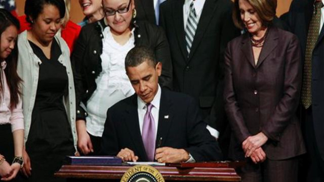 Presiden AS, Barack Obama, menandatangani UU Pendidikan