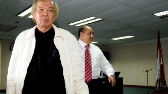 Dua politisi PDIP Panda Nababan & Emir Moeis usai bersaksi di Pengadilan