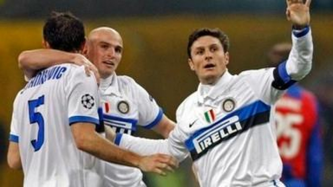 Pemain Inter Milan merayakan gol