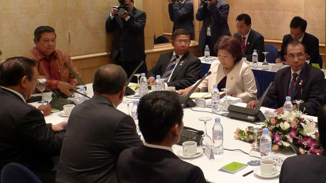 Presiden SBY rapat jelang KTT ASEAN, Vietnam